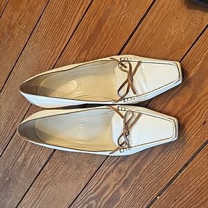 Tod's vintage white leather pointed toe heels size 8